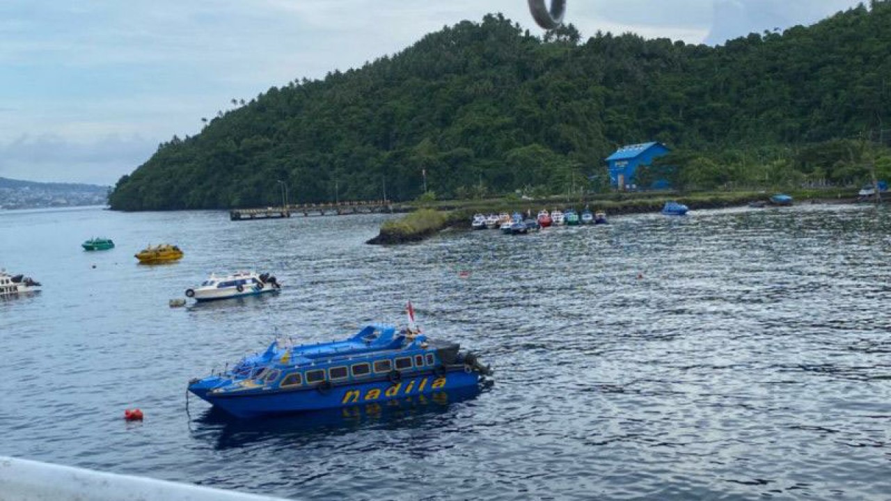 Pemandangan indah di Pantai Tugulufa, Maluku, Jumat (25/11/2022). ANTARA/Luthfia Miranda Putri