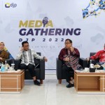 Para pembicara dalam acara temu media DJP di Batam, Kepulauan Riau, Rabu. (DJP)-1669789663