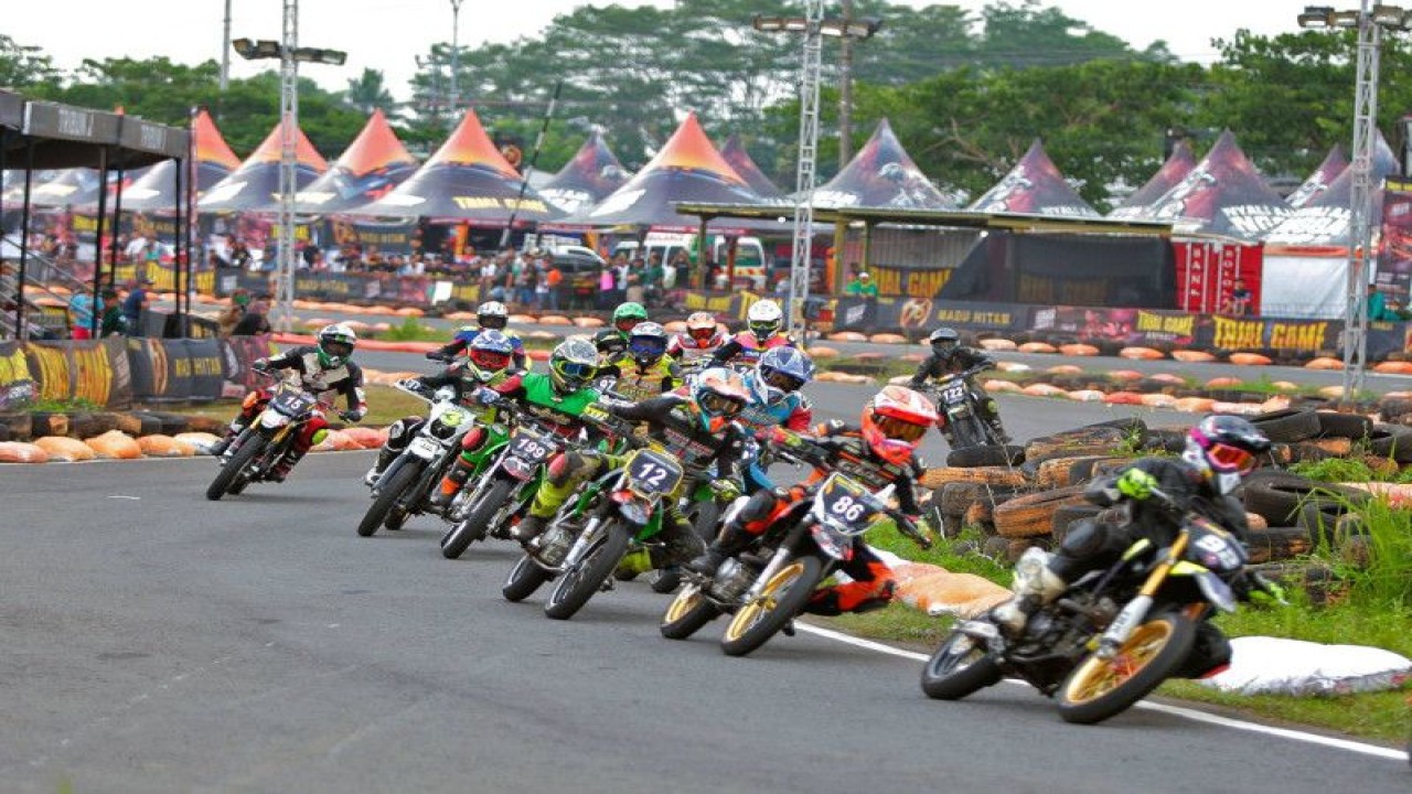Foto dokumentasi - Pebalap top di Tanah Air bersaing pada putaran kedua Trial Game Asphalt 2022 di Boyolali, Jawa Tengah, Selasa (1/11/2022). (ANTARA/HO-TGA)