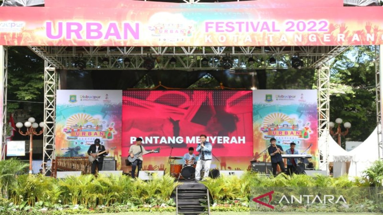 Penampilan lomba band di Urban Festival Kota Tangerang yang juga sebagai arena hiburan bagi atlet yang usai bertanding. Kegiatan ini dilaksnaakan di Lapangan Ahmad Yani mulai tanggal 21 - 22 November 2022