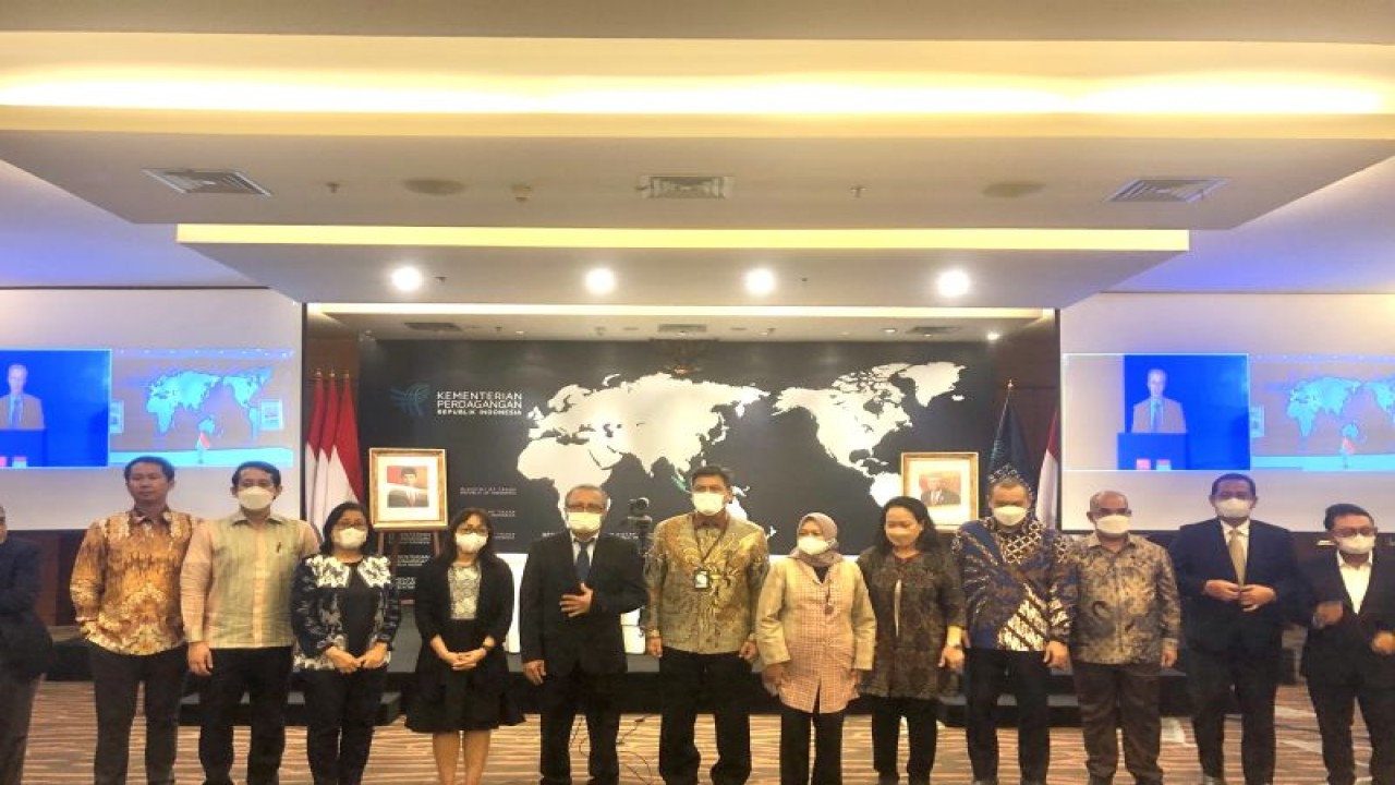 Seremoni penandatanganan pembelian produk Crude Palm Oil (CPO), pertanian, dan perikanan China dari Indonesia di Jakarta, Jumat (11/11/2022). (ANTARA/ Sella Panduarsa Gareta)