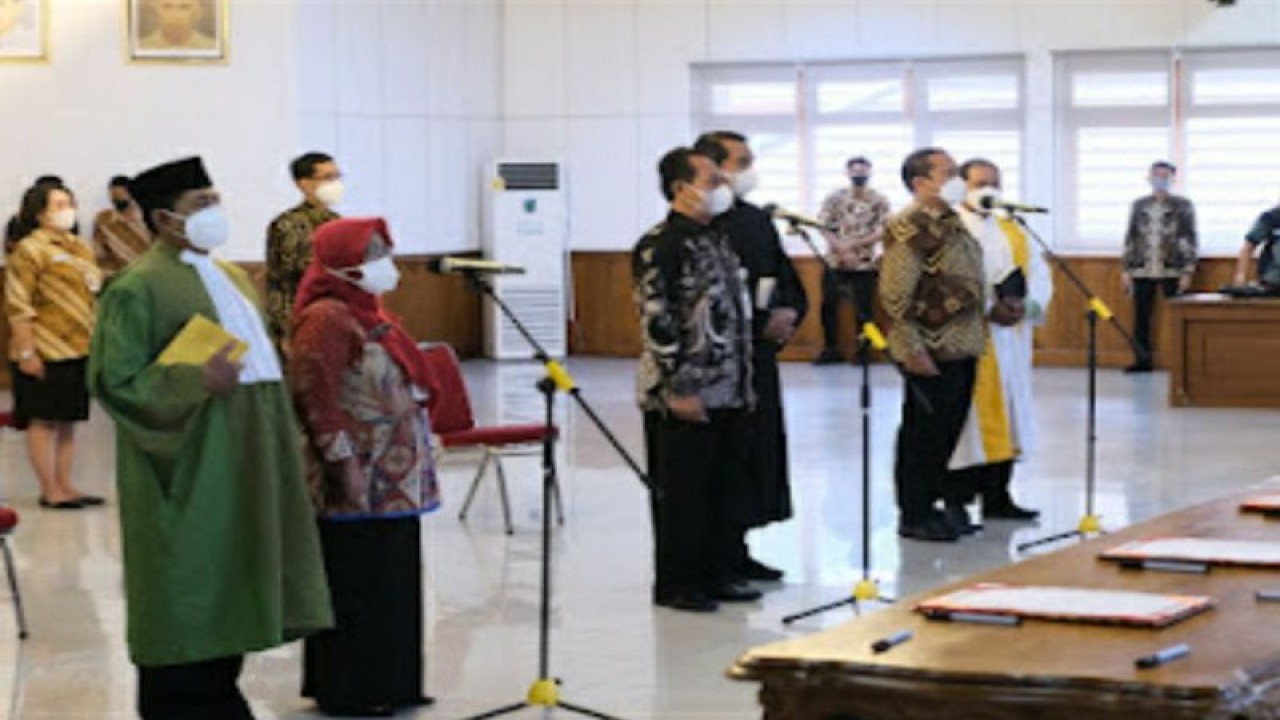 Pengangkatan dan pengambilan sumpah/janji di kompleks Balai Kota Surakarta, Jawa Tengah, Jumat (11-11-2022). ANTARA/HO-Humas Mantel Surakarta