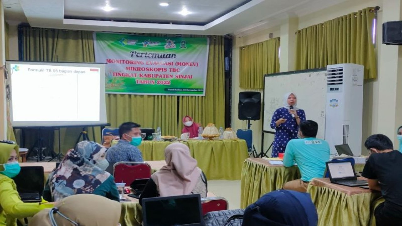 Suasana kegiatan monev bersama laboran untuk menjamin diagnosa TBC di Sinjai, Jumat (18/11/2022). ANTARA/HO-Pemkab Sinjai