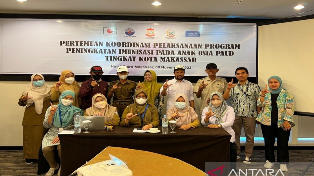 Pertemuan pelaksanaan program peningkatan imunisasi pada anak usia PAUD di Kota Makassar, Sulsel yang melibatkan berbagai pihak, seperti Pokja PAUD, Dinas Pendidikan, Dinas Kesehatan, Media dan Kemenag. ANTARA Foto/Nur Suhra Wardyah