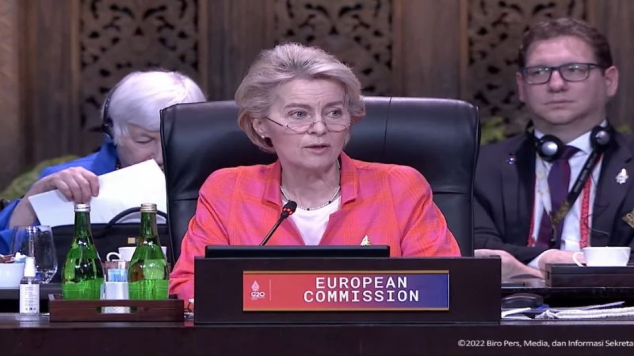 Tangkapan layar Presiden Komisi Eropa Ursula von der leyen saat memberi sambutan dalam pertemuan PGII di Kempinski, Nusa Dua, Bali, Selasa (15/11/2022) (Antara/Bayu P)