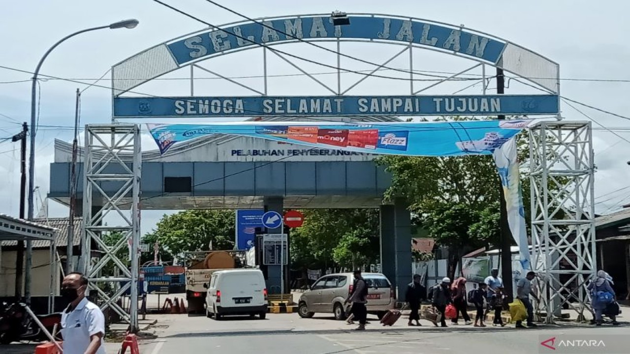 Pintu Gerbang Kabupaten Penajam Paser Utara (ANTARA/Novi Abdi-Bagus Purwa)