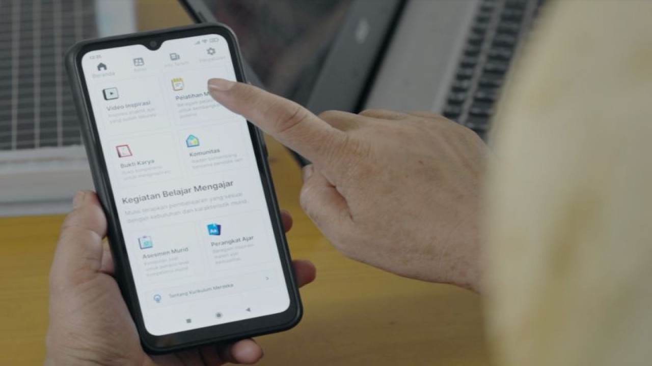 Ilustrasi aplikasi Platform Merdeka Mengajar yang digunakan untuk meningkatkan kompetensi guru. (FOTO ANTARA/HO- Humas Kemendikbudristek)