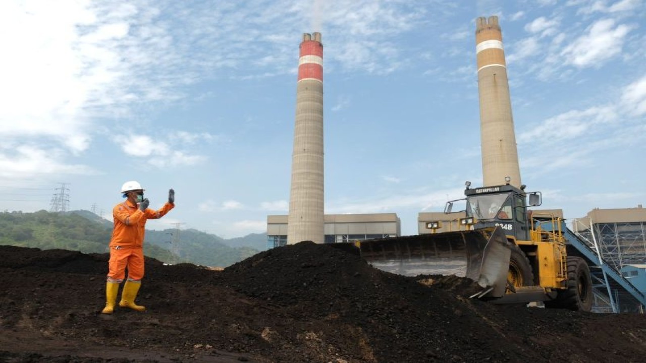 PLN akan mempensiunkan 6,7 Giga Watt (GW) PLTU pada 2040 mendatang dan total 16 GW hingga 2060 mendatang. (ANTARA/HO-Humas PLN Papua)