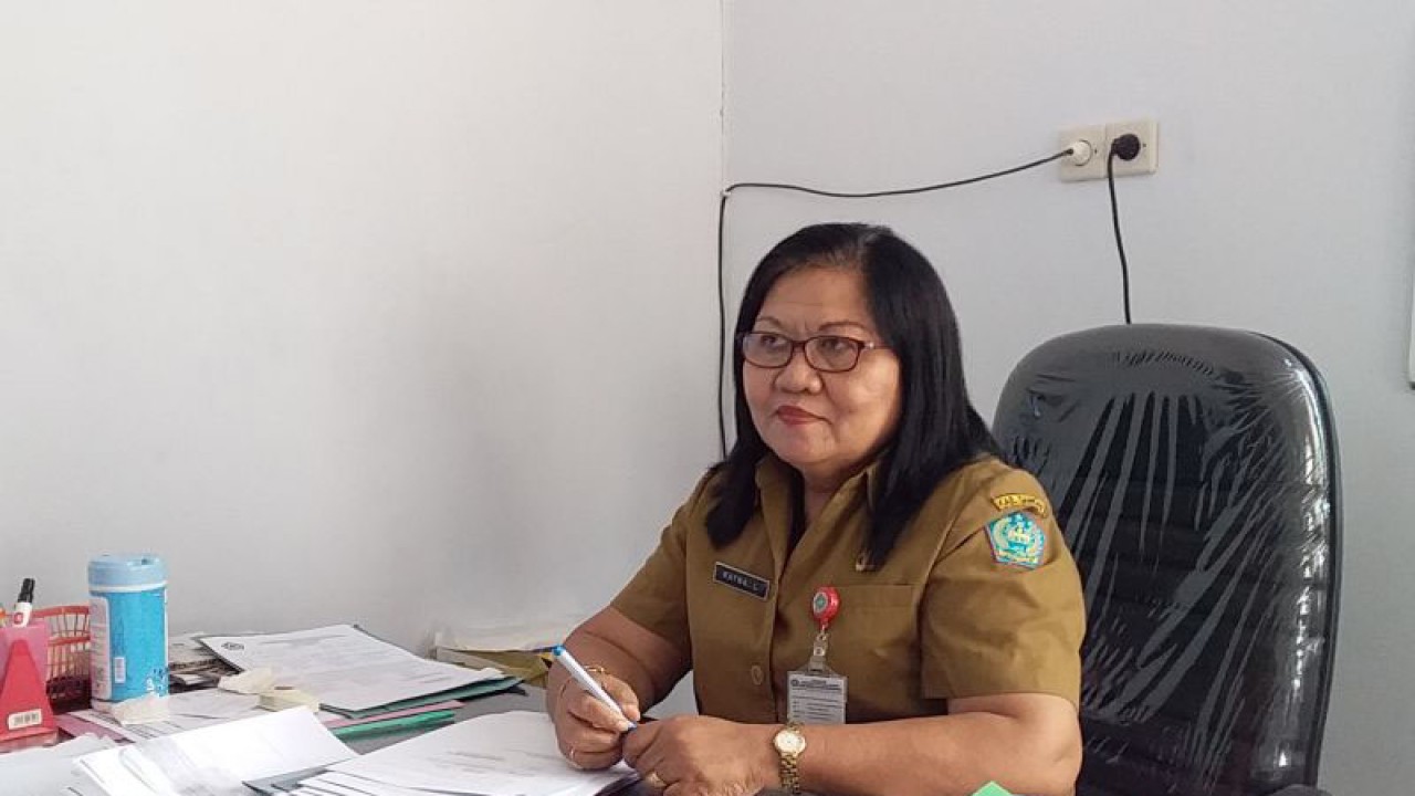 Kepala dinas Kependudukan dan Catatan Sipil Kabupaten sangihe Ratna Lombongadil. ANTARA/Jerusalem Mendalora.