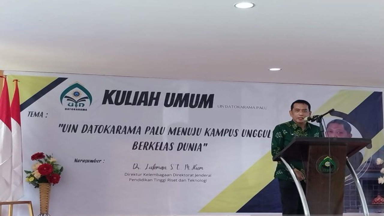 Wakil Rektor Bidang Akademik dan Pengembangan Lembaga UIN Datokarama Prof Abidin Djafar menyampaikan sambutan pada kuliah umum, di kampus tersebut, di Palu, Rabu (23/11/2022). (ANTARA/Muhammad Hajiji)