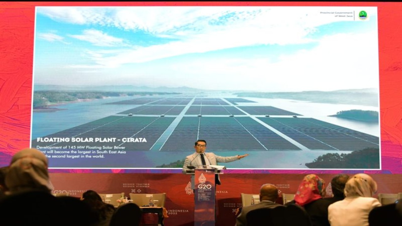 Gubernur Jawa Barat Ridwan Kamil saat menjadi narasumber dalam acara G20 Leaders Summit Side Event Dissemination of the G20 Development Working Group Outcome Documents di The Stones Entertainment Center Kuta, Bali, Senin (14/11/2022).  (ANTARA/HO-Humas Pemprov Jawa Barat)
