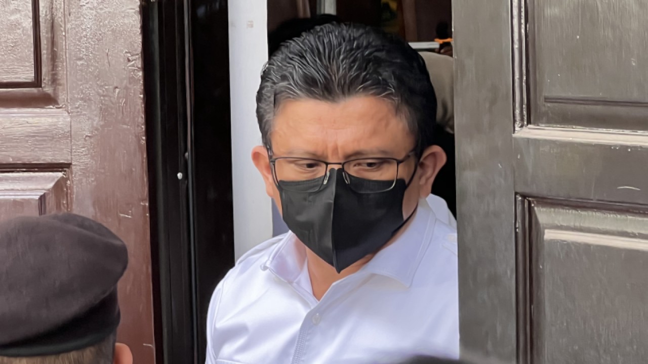 Eks Kepala Divisi Profesi dan Pengamanan (Kadiv Propam) Polri Ferdy Sambo memberikan keterangan kepada wartawan di Pengadilan Negeri Jakarta Selatan, Jakarta, Selasa (29/11/2022). ANTARA/Putu Indah Savitri