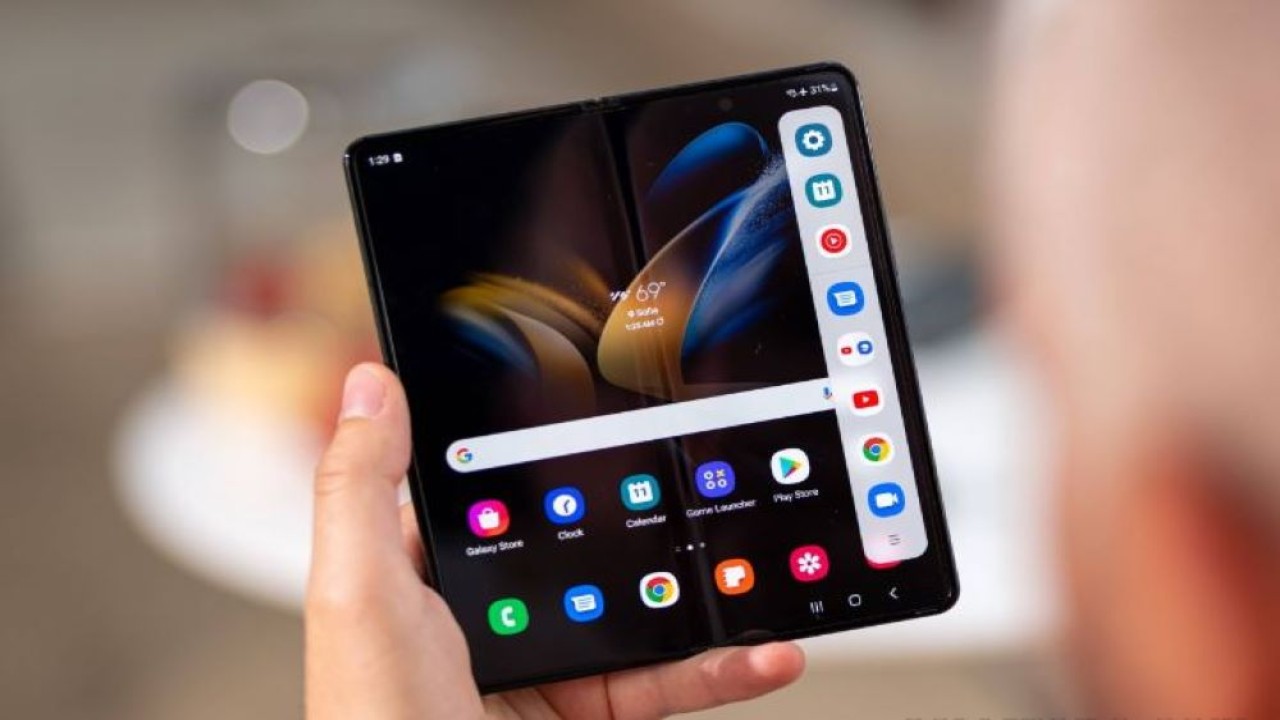 Ponsel Samsung Galaxy Z Fold 4. (GSM Arena)