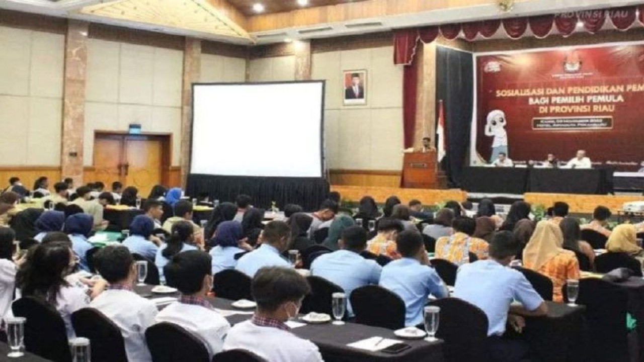 Proses sosialisasi Pemilu 2024 kepada pelajar SMA sederajat di Kota Pekanbaru beberapa waktu lalu. ANTARA/HO-KPU.