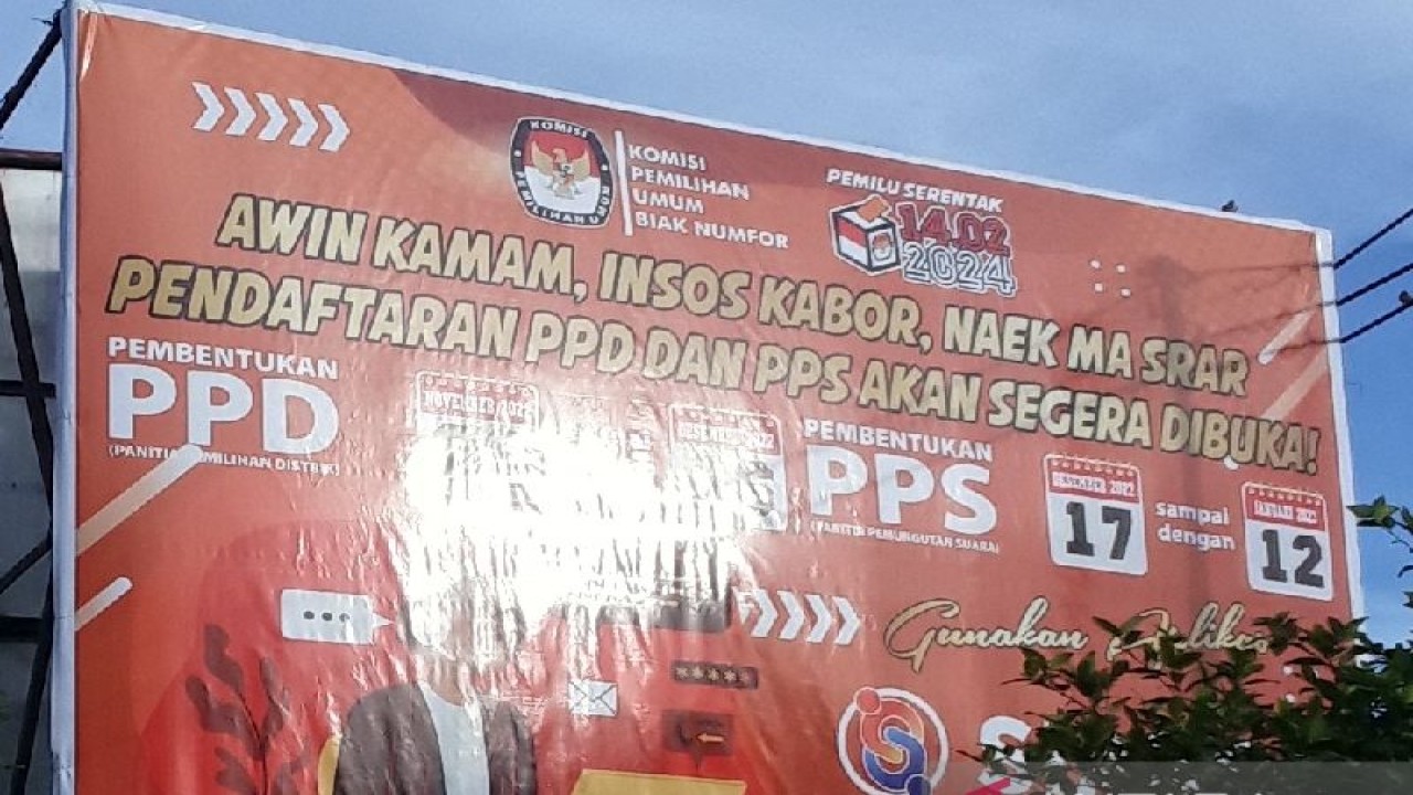 Sosialisasi rekrutmen badan adhoc KPU dengan bahasa daerah Biak. ANTARA/Muhsidin