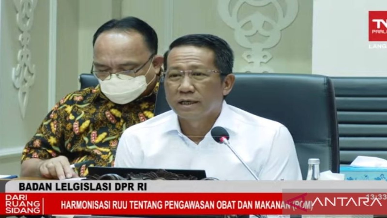 Ketua Badan Legislasi (Baleg) DPR RI Supratman Andi Agtas dalam Rapat Harmonisasi Rancangan Undang-Undang tentang Pengawasan Obat dan Makanan (RUU POM), di Gedung Nusantara I, Kompleks Parlemen Senayan, Jakarta, Selasa (8/11/2022). ANTARA/Melalusa Susthira K