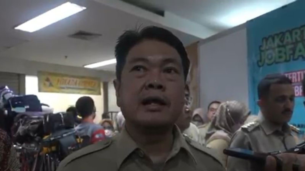 Kepala Dinas Tenaga Kerja, Transmigrasi dan Energi DKI Jakarta Andri Yansyah saat ditemui usai membuka bursa kerja di Cililitan, Jakarta, Selasa (11/10/2022). ANTARA/Yogi Rachman