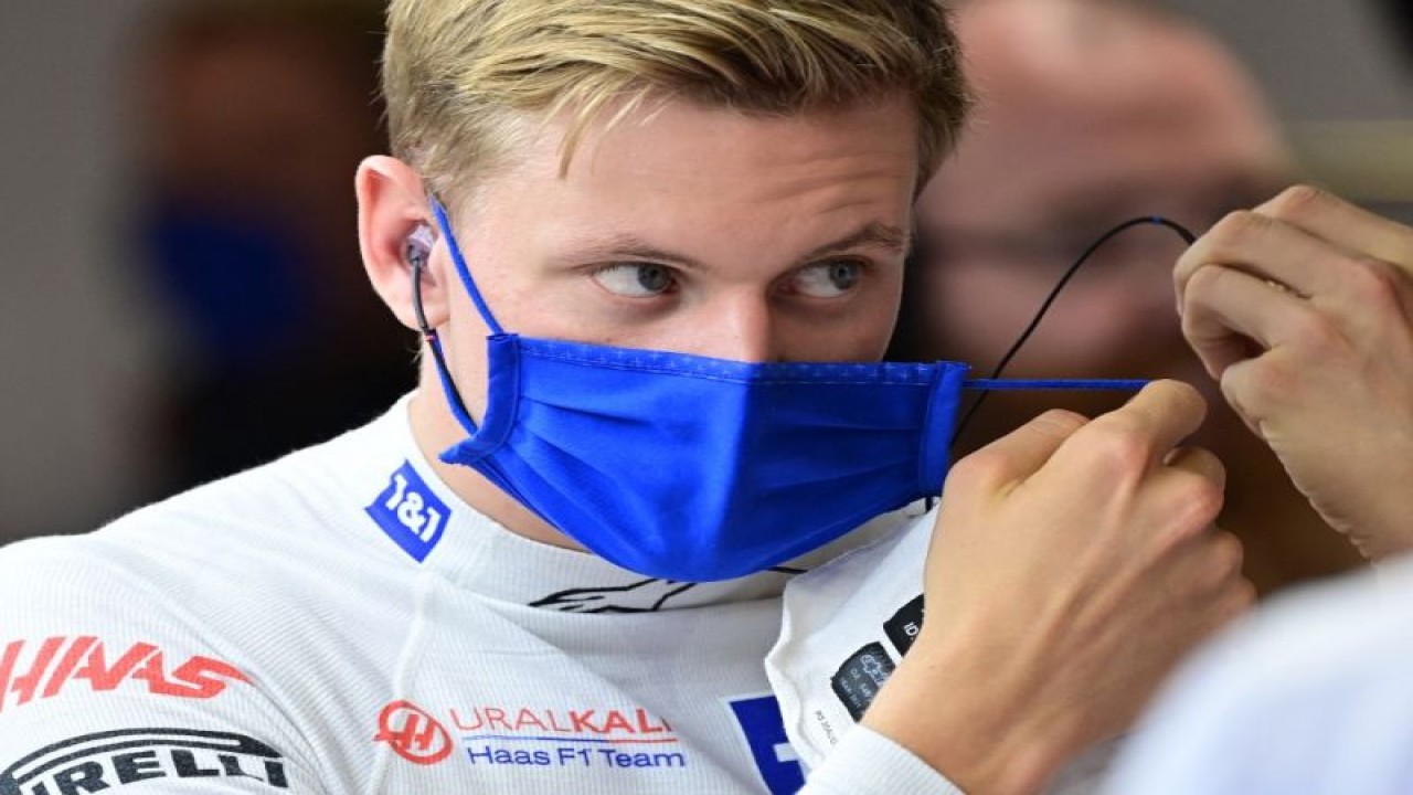 Pebalap tim Haas Mick Schumacher. (Photo by MIGUEL MEDINA / AFP) (AFP/MIGUEL MEDINA)