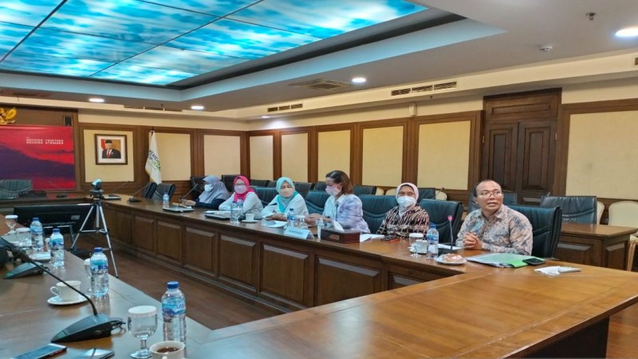 Tim independen pencari fakta kasus kekerasan seksual dan pemerkosaan pegawai Kemenkop UKM memberikan paparan di Jakarta, Selasa (22/11/2022), (ANTARA/Muhammad Zulfikar)