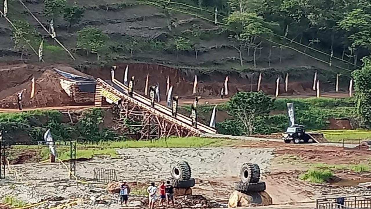 Lintasan ekstrim Uncle Hard Enduro 2022 Kalsel untuk kelas nasional pada 25--27 November 2022 di Kiram Park Kabupaten Banjar Kalsel, Rabu (ANTARA/Sukarli)