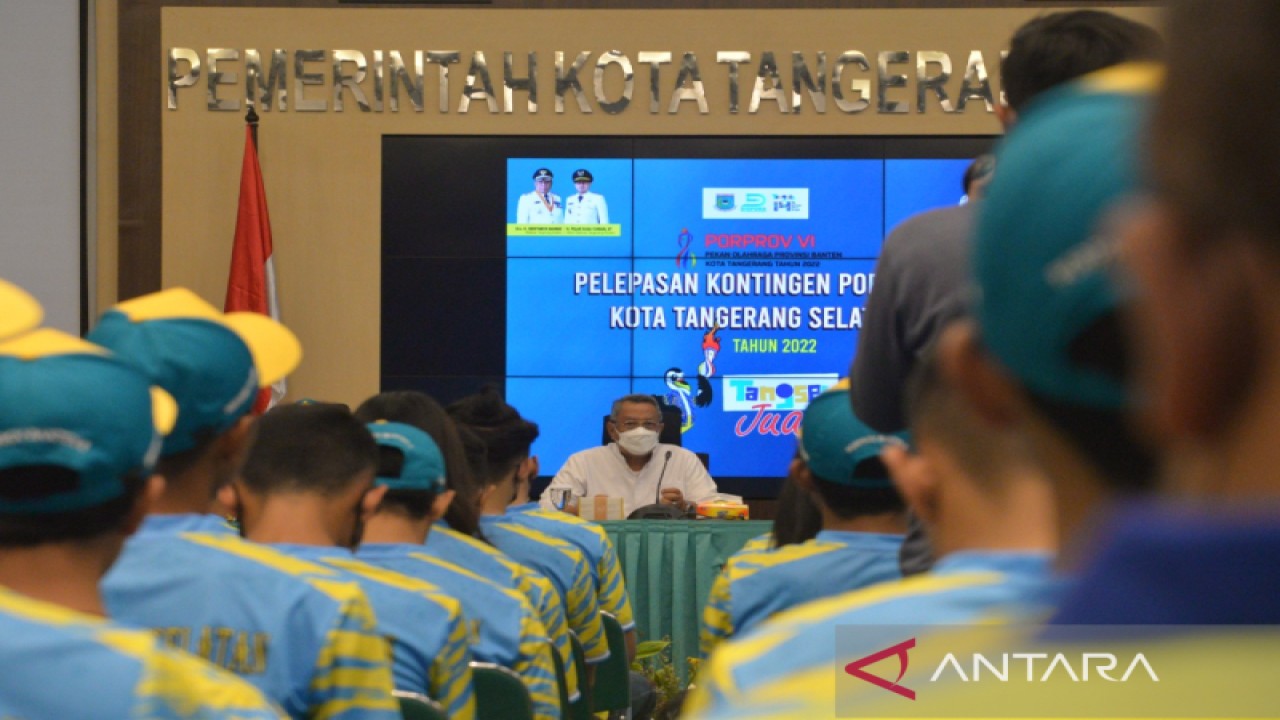 Wali Kota Tangerang Selatan Benyamin Davnie memberikan arahan kepada atlet yang akan berlaga di Porprov Banten.