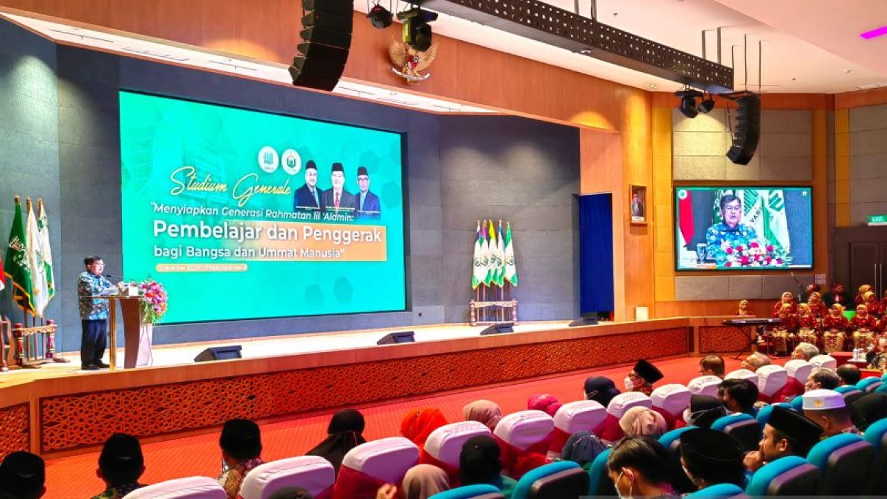 Wakil Presiden (Wapres) ke-10 dan ke-12 Jusuf Kalla (JK) menjadi pembicara dalam acara Studium Generale, di UNU Surabaya, Jawa Timur, Sabtu (12/11/2022). ANTARA/HO-Tim Media JK
