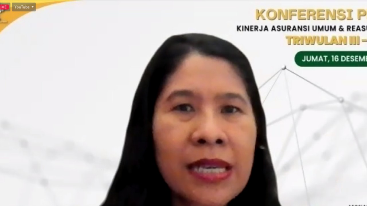 Wakil Ketua Bidang Statistik, Riset, dan Analisa Asosiasi Asuransi Umum Indonesia (AAUI) Trinita Situmeang dalam Konferensi Pers Data Triwulan III-2022 yang dipantau secara daring di Jakarta, Jumat (16/12/2022). (ANTARA/Agatha Olivia Victoria)