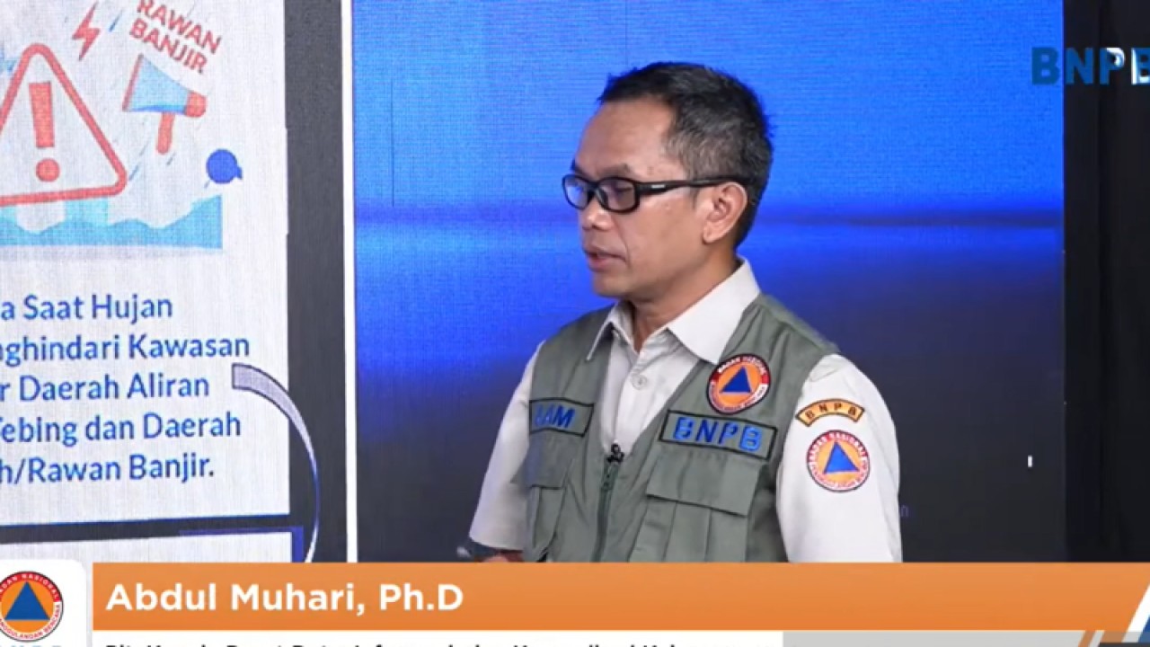 Tangkapan layar - Pelaksana tugas Kepala Pusat Data dan Informasi Kebencanaan BNPB Abdul Muhari dalam acara daring Disaster Briefing di Jakarta, Senin (26/12/2022). ANTARA/HO-Youtube BNPB