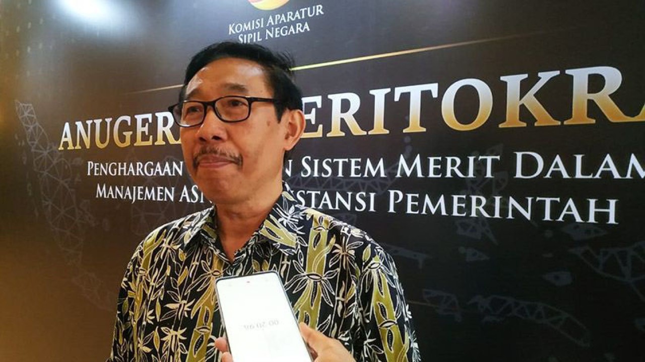 Ketua KASN Agus Pramusinto usai acara Anugerah Meritokrasi 2022 di Jakarta, Kamis (8/12/2022). (ANTARA/Melalusa Susthira K/am)