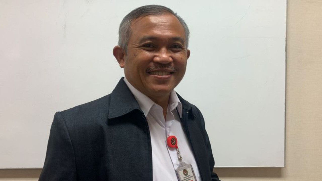 Deputi Bidang Koordinasi Peningkatan Kualitas Kesehatan dan Pembangunan Kependudukan Kemenko PMK Agus Suprapto. ANTARA/Wuryanti Puspitasari.