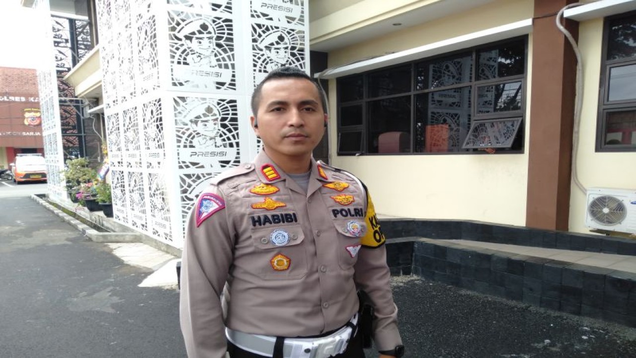 Kasatlantas Polres Karawang, AKP La Ode Habibi Ade Jama. (ANTARA/Ali Khumaini)