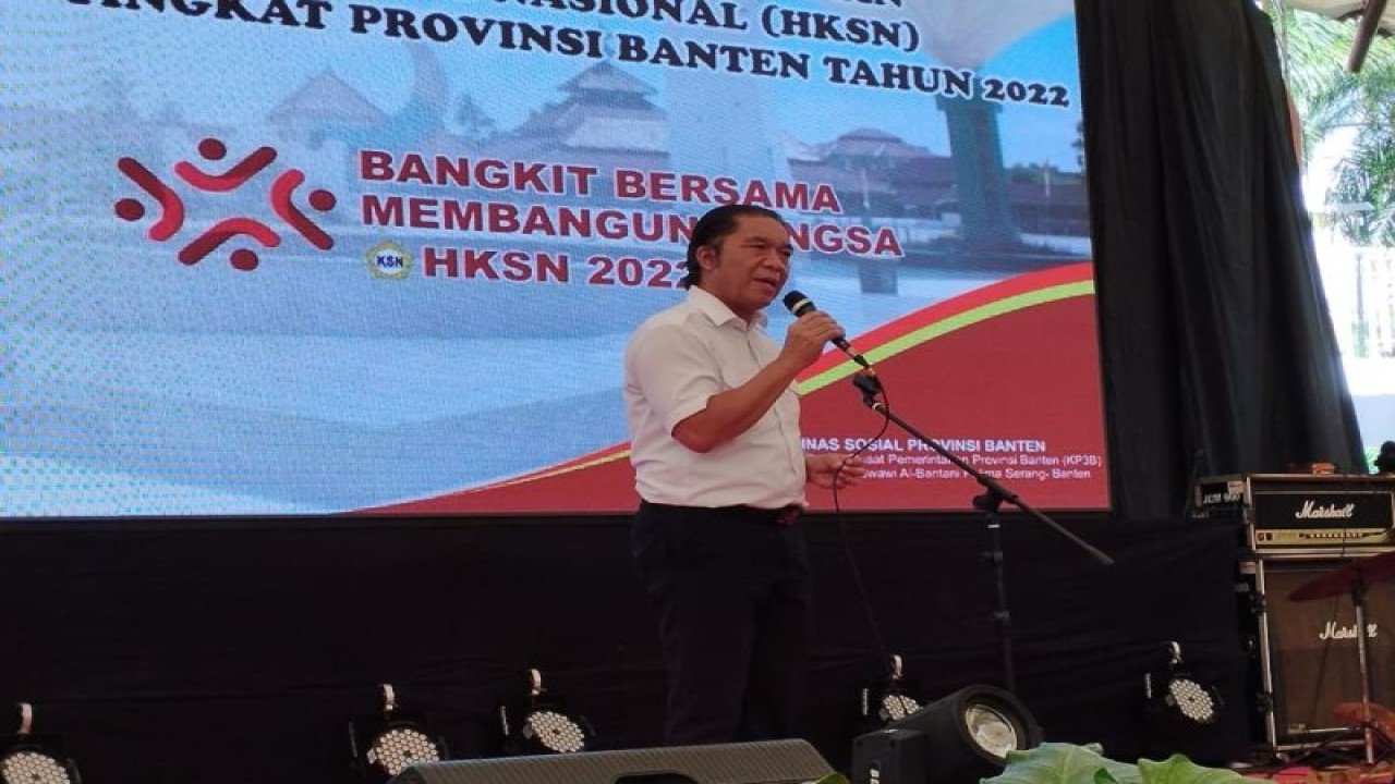 Penjabat Gubermur Banten Al Miktabar membuka acara peringatan Hari Kesetiakawanan Sosial Nasional (HKSN) tingkat Provinsi Banten tahun 2022, di Serang, Rabu. (ANTARA/Mulyana)