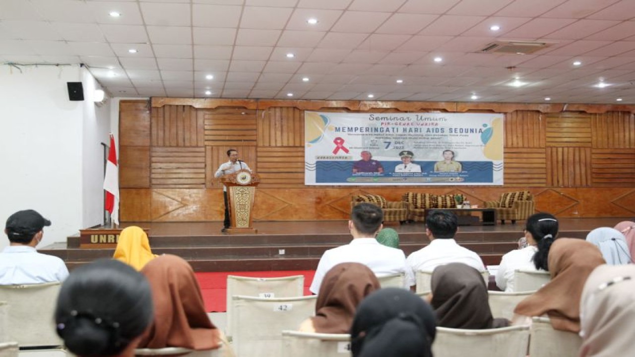 Wakil Wali Kota Batam Amsakar Achmad saat menghadiri seminar umum memperingati Hari Aids Sedunia di Batam, Rabu (7/12/2022) (ANTARA/HO-Pemkot Batam)