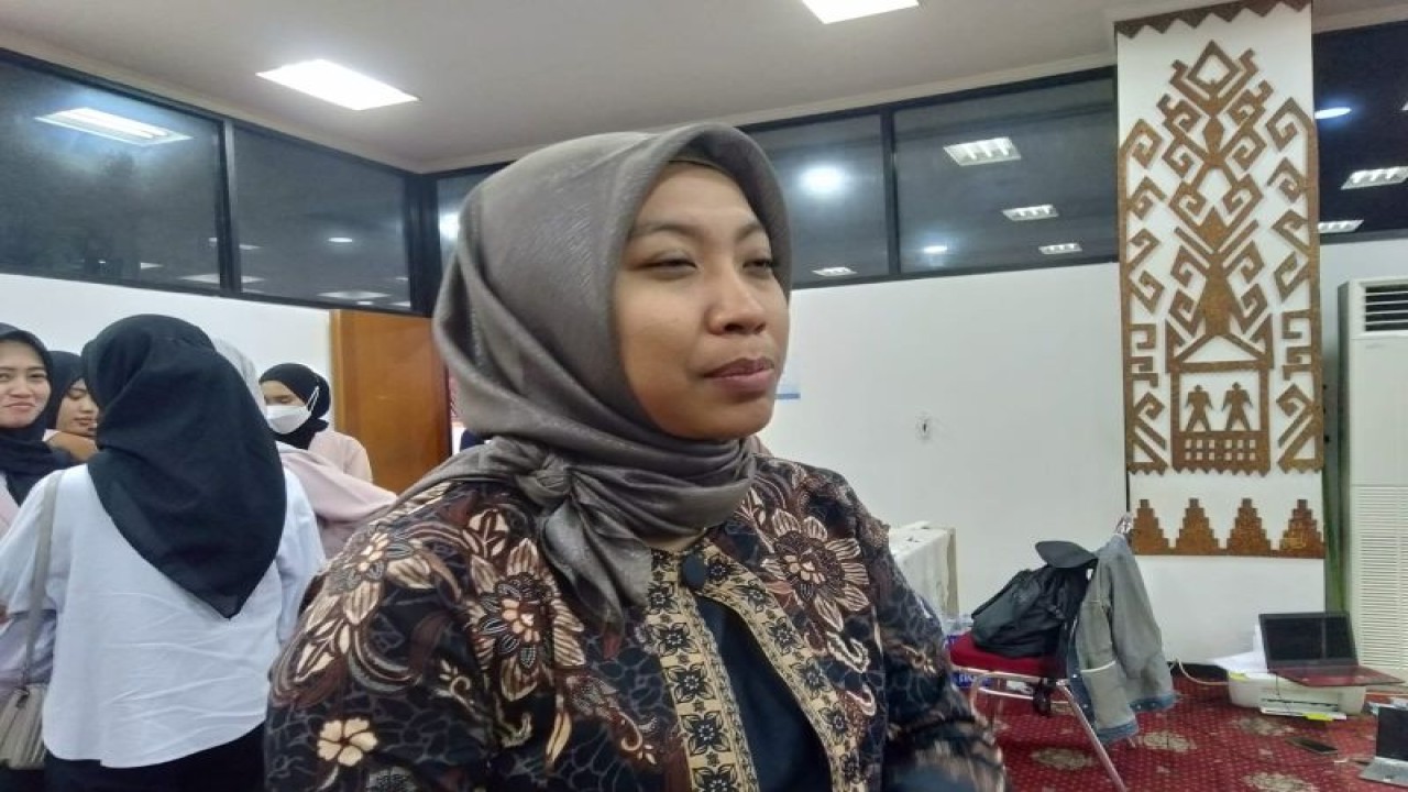 Direktur Eksekutif Lembaga Advokasi Perempuan DAMAR Ana Yunita Pratiwi saat memberi keterangan. ANTARA/HO.