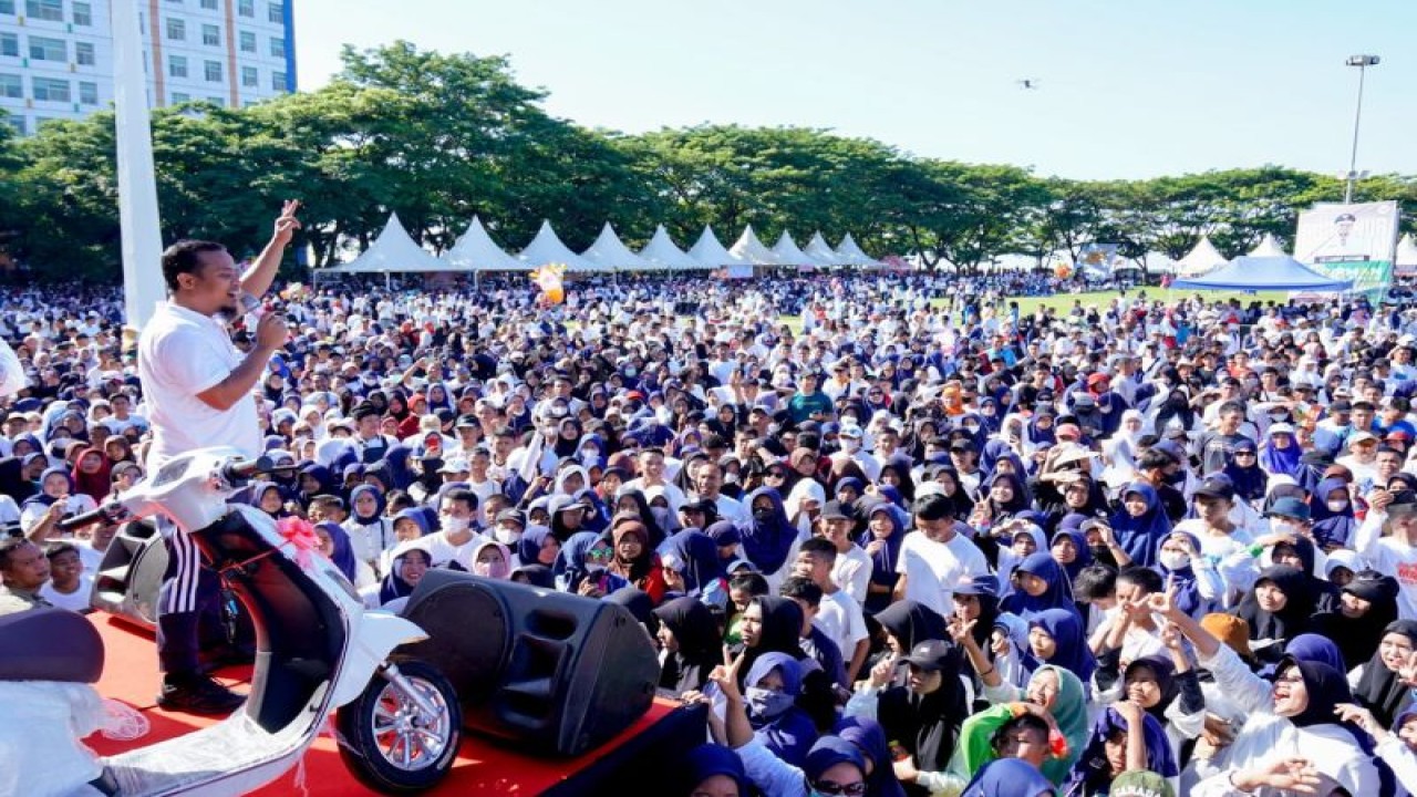 Gubernur Sulsel Andi Sudirman Sulaiman melepas peserta Mager di Lapangan Pantai Seruni Bantaeng, Kamis,(8/12/2022).ANTARA/HO-Humas Pemprov Sulsel