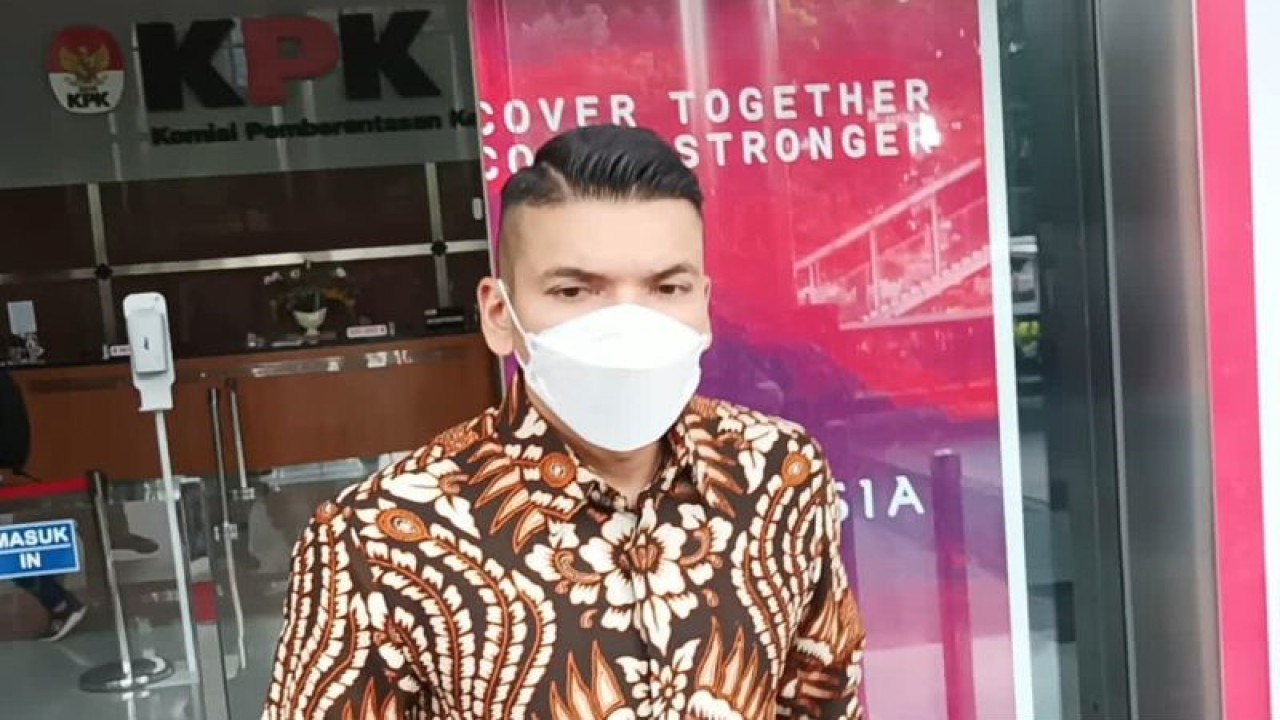 Anggota DPR RI Muhammad Kadafi saat memberikan keterangan kepada wartawan di Gedung Merah Putih KPK, Jakarta, Senin (12/12/2022). ANTARA/Tri Meilani Ameliya.