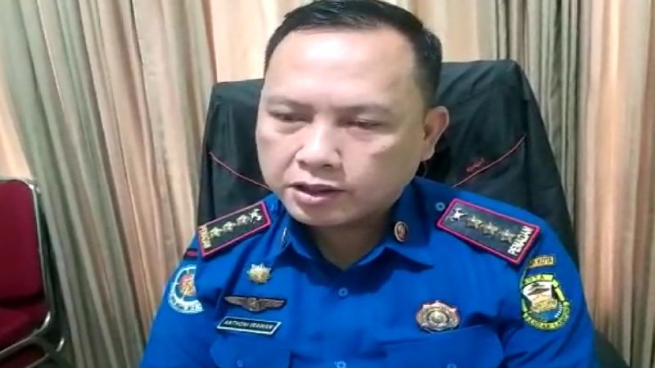 Kepala Dinas Pemadam Kebakaran dan Penyelamatan Kota Bandarlampung Antoni Irawan. (ANTARA/Dian Hadiytana)