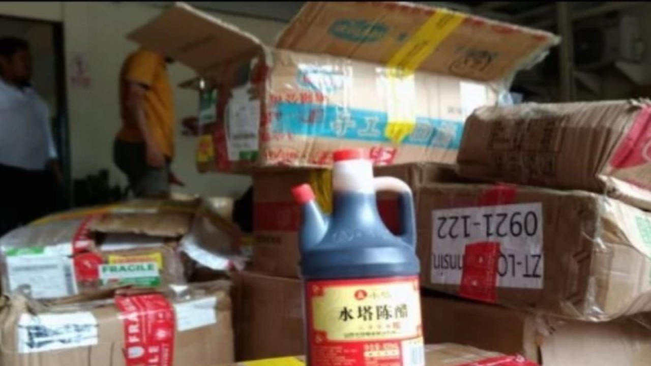 Aparat kepolisian berhasil menggagalkan sejumlah barang impor masuk ke wilayah Maluku Utara (Abdul Fatah)