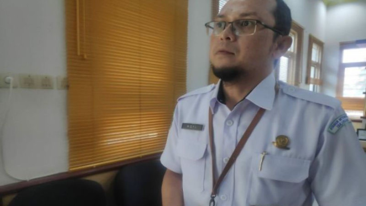 Kepala Stasiun Meteorologi kelas III Pangkalan Bun Aqil Ihsan. (ANTARA/M Husein Asy'ari)