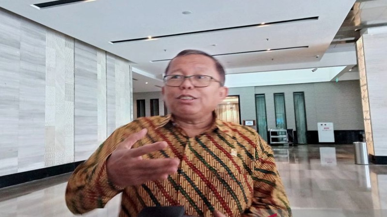 Anggota Komisi III DPR RI Arsul Sani usai menghadiri MKD Awards 2022 di Jakarta, Senin (12-12-2022). (ANTARA/Melalusa Susthira K.)