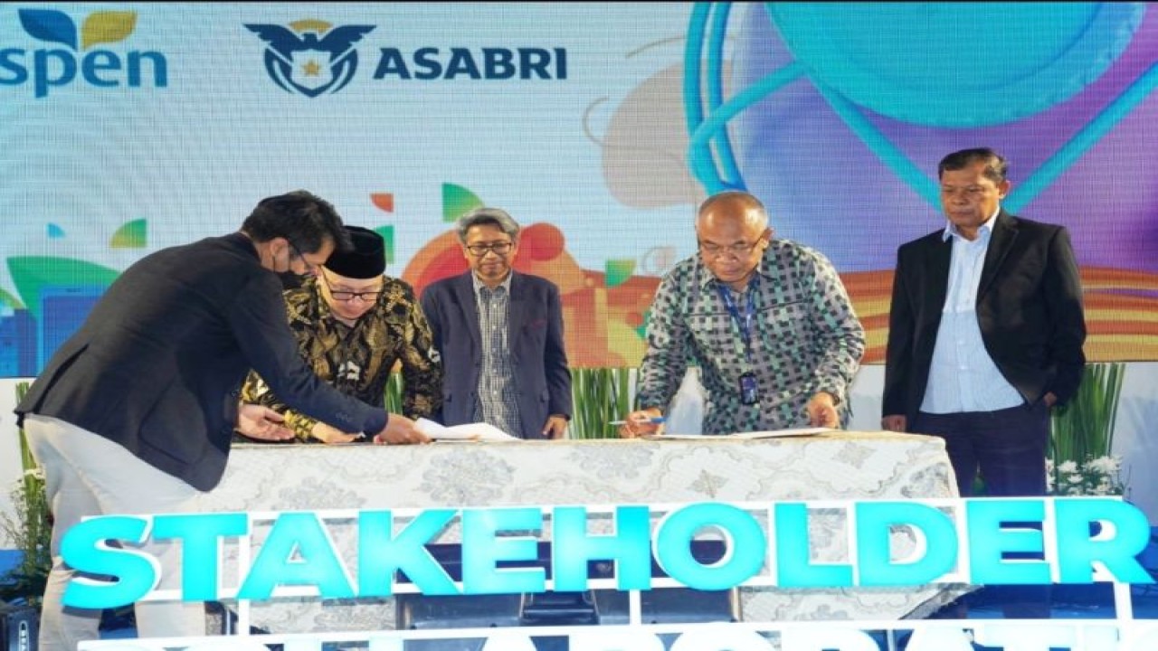 Asabri dengan Kementerian Keuangan melakukan penandatanganan Perjanjian Kerja Sama (PKS) dalam rangka pertukaran data peserta Asabri beberapa waktu lalu. (ANTARA/HO-Asabri)