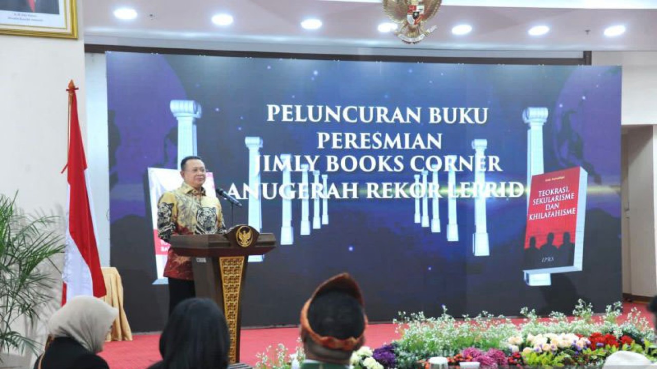 Ketua MPR RI Bambang Soesatyo saat menjadi pembicara kunci dalam acara peluncuran dua buku karya Jimly Asshiddiqie di Kantor Komisi Yudisial, Jakarta, Senin (5-12-2022). ANTARA/HO-Humas MPR RI