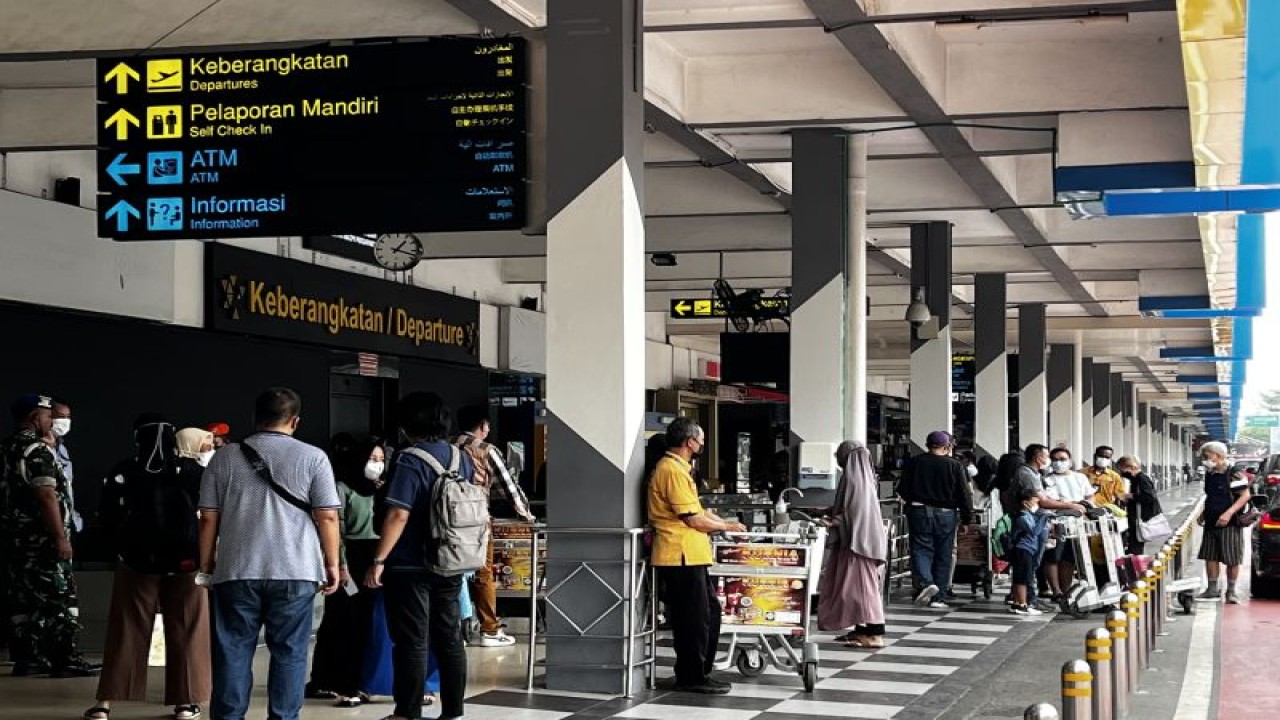 Suasana Bandara Halim Perdanakusuma di Jakarta, Sabtu (24/12/2022). ANTARA/Putu Indah Savitri