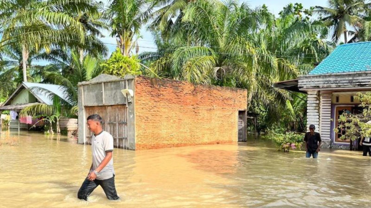 Dokumentasi - Banjir yang merendam sejumlah wilayah di Kabupaten Aceh Tamiang, Aceh, Selasa (20/12/2022). (ANTARA/HO-BPBD Aceh Tamiang)