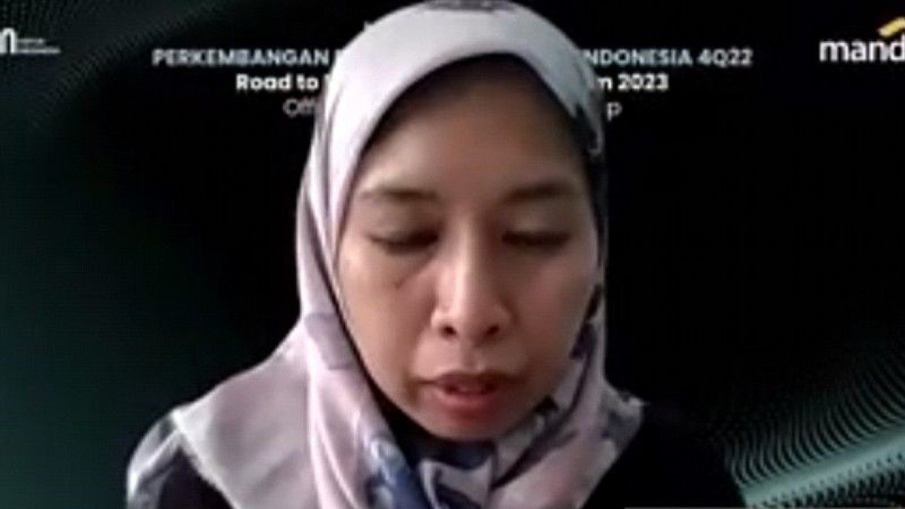 Tangkapan layar ​​​​​​​Head of Macroeconomic & Financial Research Bank Mandiri Dian Ayu Yustina dalam Mandiri Economic Outlook Kuartal IV 2022 yang dipantau di Jakarta, Selasa (20/12/2022). (ANTARA/Sanya Dinda)