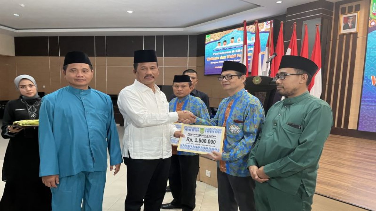 Acara penyerahan insentif bagi mubalig di Kota Batam, Provinsi Kepulauan Riau, Senin (12/12/2022). (ANTARA/Jessica)