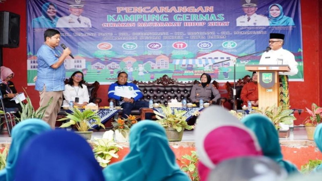 Sekretaris Daerah Kota Batam, Provinsi Kepri, Jefridin Hamid saat mendeklarasikan kampung Gerakan Masyarakat Hidup Sehat (Germas) di Batam, Jumat (16/12/2022) (FOTO ANTARA/HO-Humas Pemkot Batam)