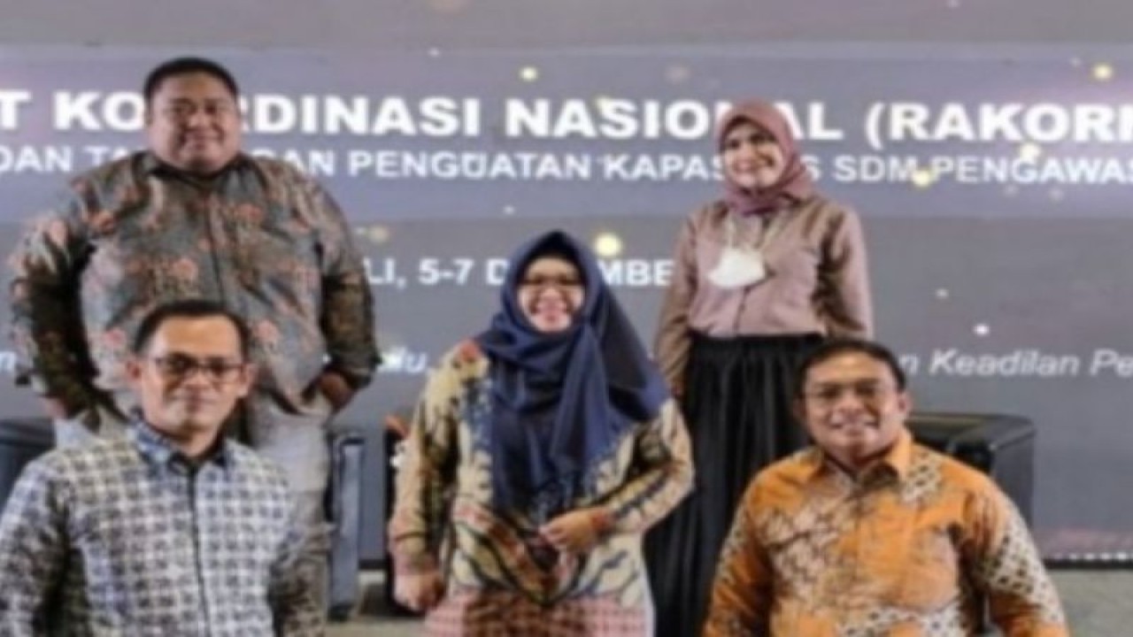 Badan Pengawas Pemilu (Bawaslu) Provinsi Sulawesi Barat (Sulbar) melakukan rapat koordinasi nasional (Rakornas) dengan Bawaslu RI untuk membahas strategi pengawasan pemilu di Mamuju, Minggu (11/12/2022). ANTARA/ M Faisal Hanapi