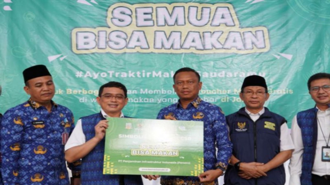 Baznas-Bazis DKI Jakarta meningkatkan gizi masyarakat lewat pembagian paket makanan, alat masak hingga voucher UMKM di Mampang Prapatan, Jakarta, Senin (19/12/2022). ANTARA/HO-Baznas Bazis DKI Jakarta