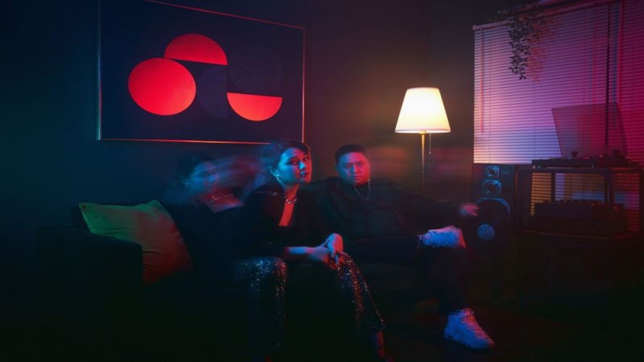 Belanegara Abe menggandeng Ruth Garcia hadirkan "Running Into You" sebagai karya menutup 2022. (ANTARA/HO)